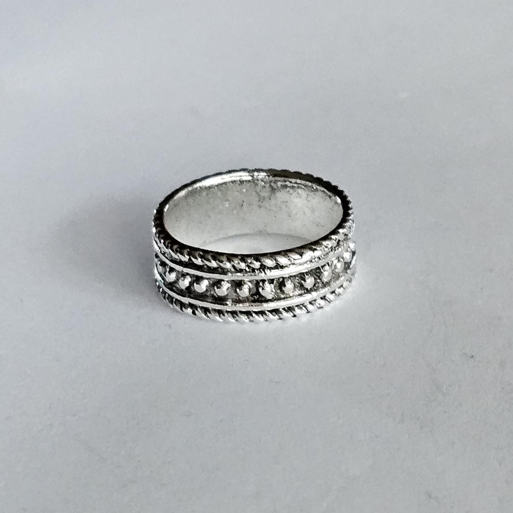 WEAR FOREVER FASHION SILVER BULLET ETERNITY BAND NEW SIZE 5 SILVER RING - Picture 2 of 5